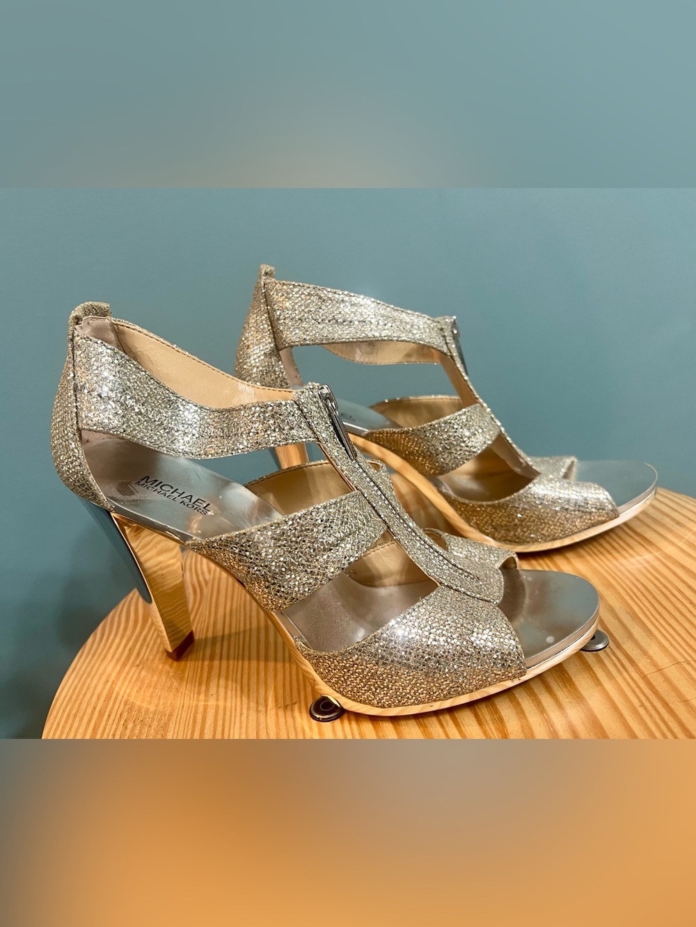 Michael Kors Berkley Silver Glitter T Strap Heels Sandals 7.5M